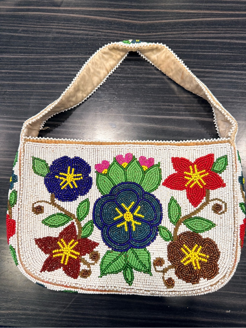 Vntg. handmade Beaded Floral Handbag in Multi-Color